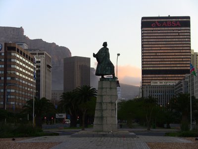 20090815110738 - Cape Town Statue with Table Mountain and ABSA Building